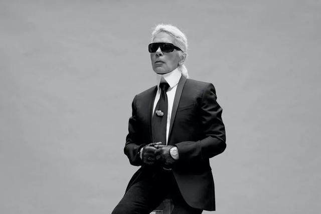 卡尔拉格斐为什么被叫做老佛爷(卡尔老佛爷牌子什么档次)-世界十大之