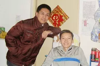 从小患肌无力，六年写一本书感动世界，马云也为他的书写序站台