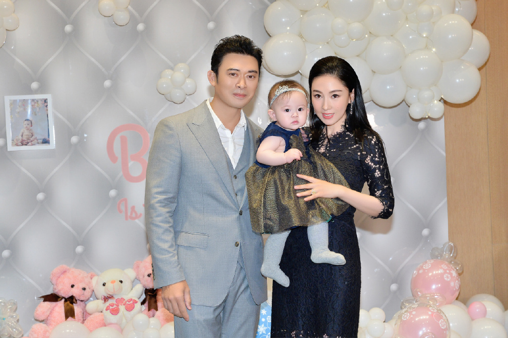 樊少皇分享全家福为二胎庆一周岁，妻子曾抱怨家庭主妇费力不讨好