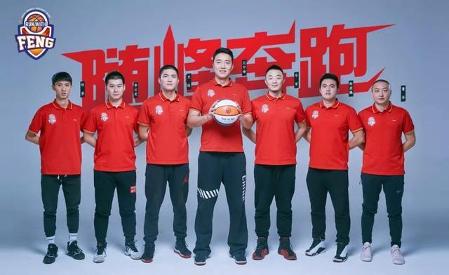 创业创立"随峰奔跑"投身青少年培训2006年到2016年,闫宇峰离开篮球