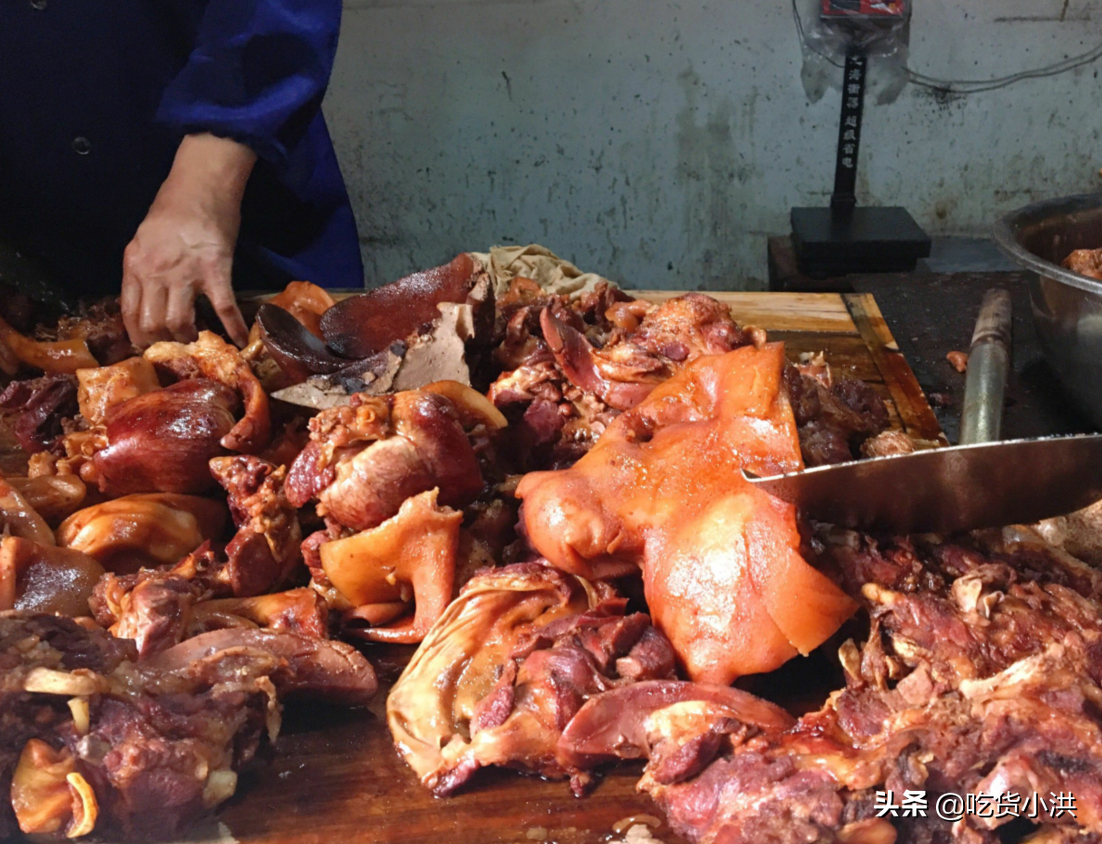 河南小镇上开了37年的卤肉店，猪头肉25一斤，不能挑老板给啥买啥