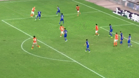 中超为什么没有点球（中超赛场再现激烈争执！世界名帅场边直指裁判怒斥：为何不给点球）