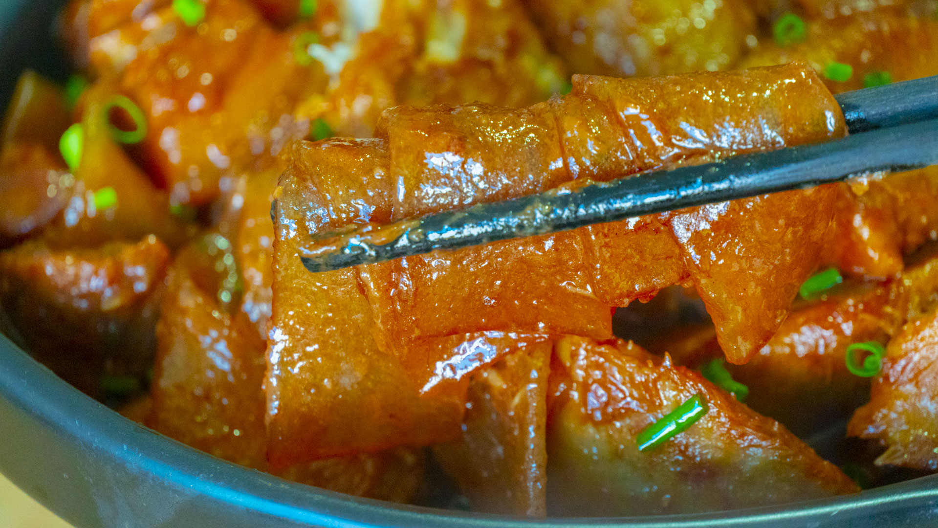 这才是芋头最好吃的做法，软糯鲜香，热乎乎的一大锅，上桌就抢光