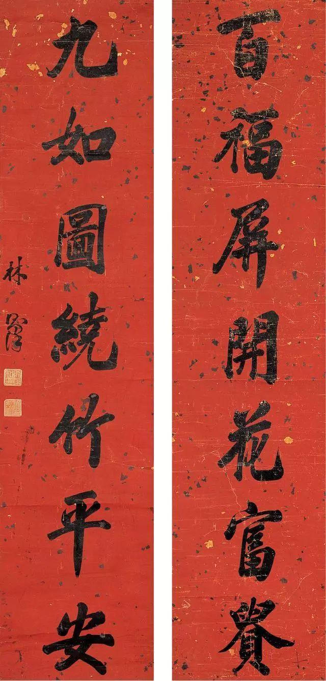 对联张贴左右方位判断：上联应贴门右侧，下联贴门左侧