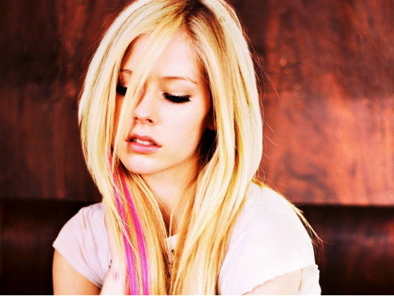 像艾薇儿一样去战斗（2020艾薇儿深圳演唱会，她依旧朋克，依然在以她自己的方式战斗）