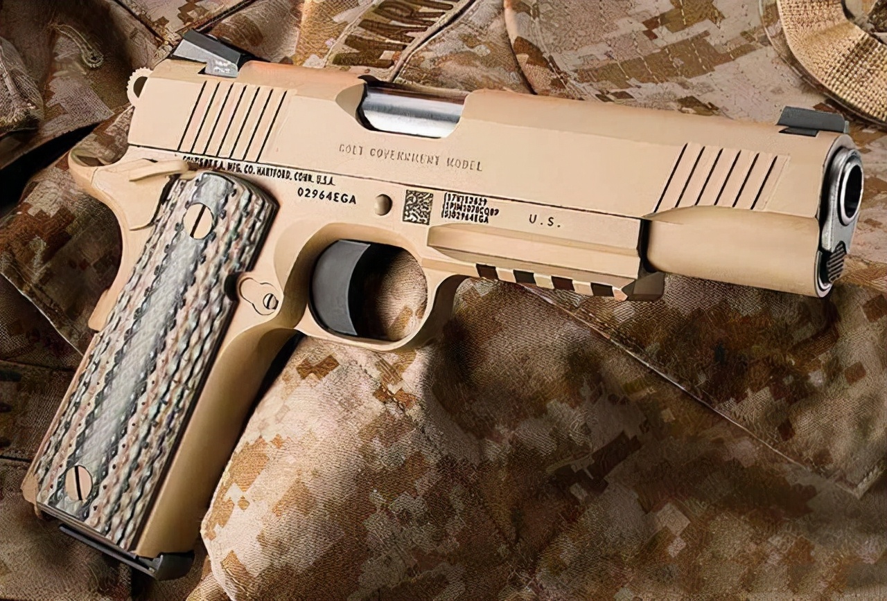 m45a1作为一支世界著名手枪,曾出现在经典fps射击游戏《反恐精英》中