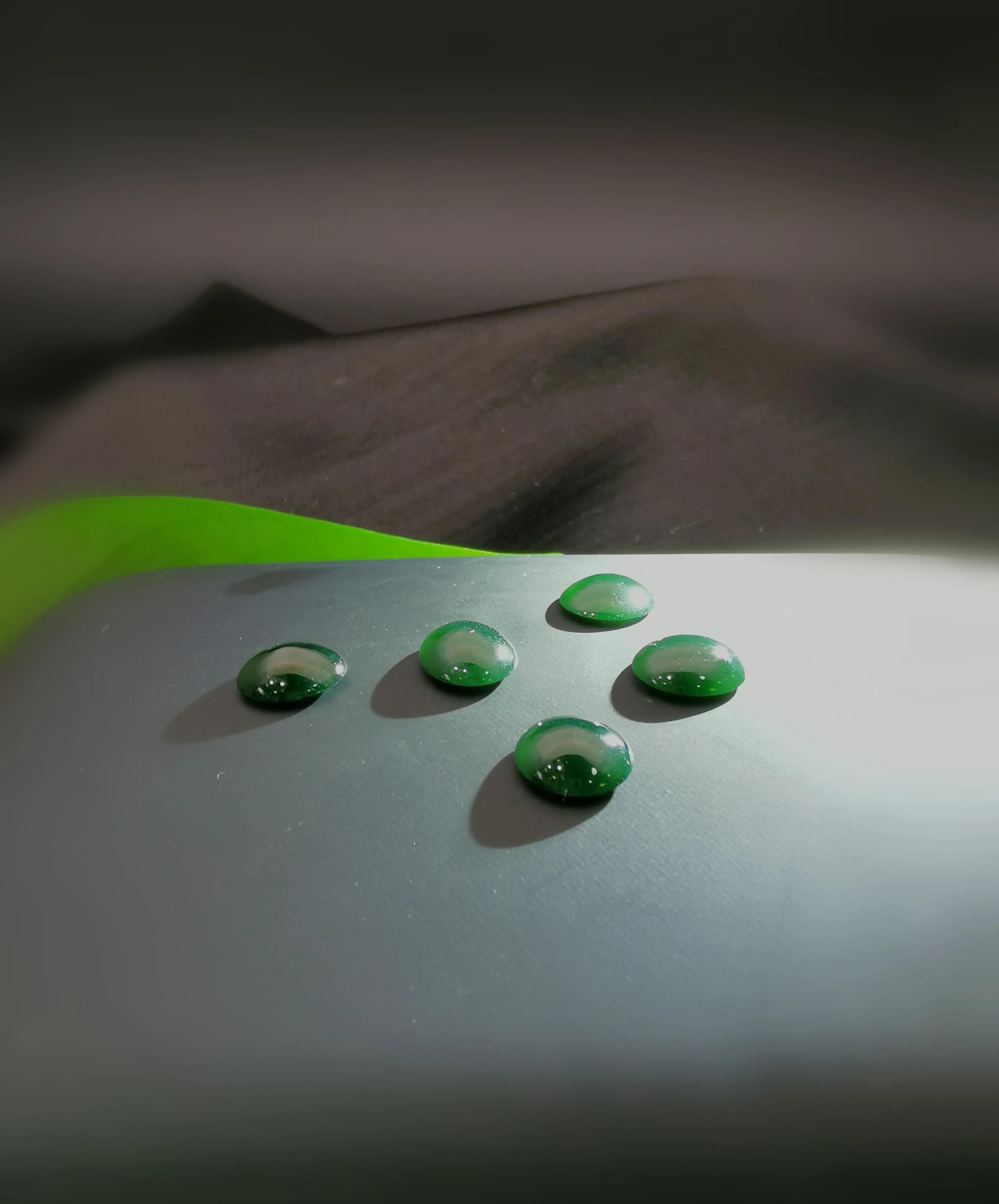 翡翠蓝水蛋面，镶嵌手链或者戒指都是绝美，询价有惊喜