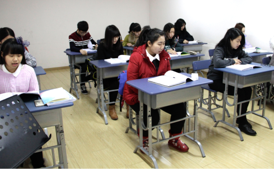 省内和省外读大学哪个好，一做对比差距很大，心里普遍没有安全感