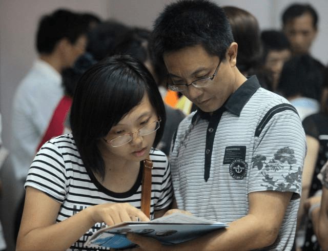 学生高考312准备复读，却意外收到“名校”通知书，老师：快报警