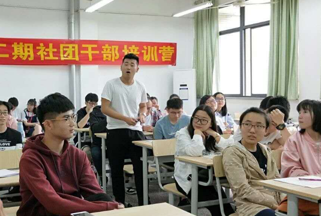 00后大学生变得越来越佛系，不爱参加学生会，辅导员无奈道出原因