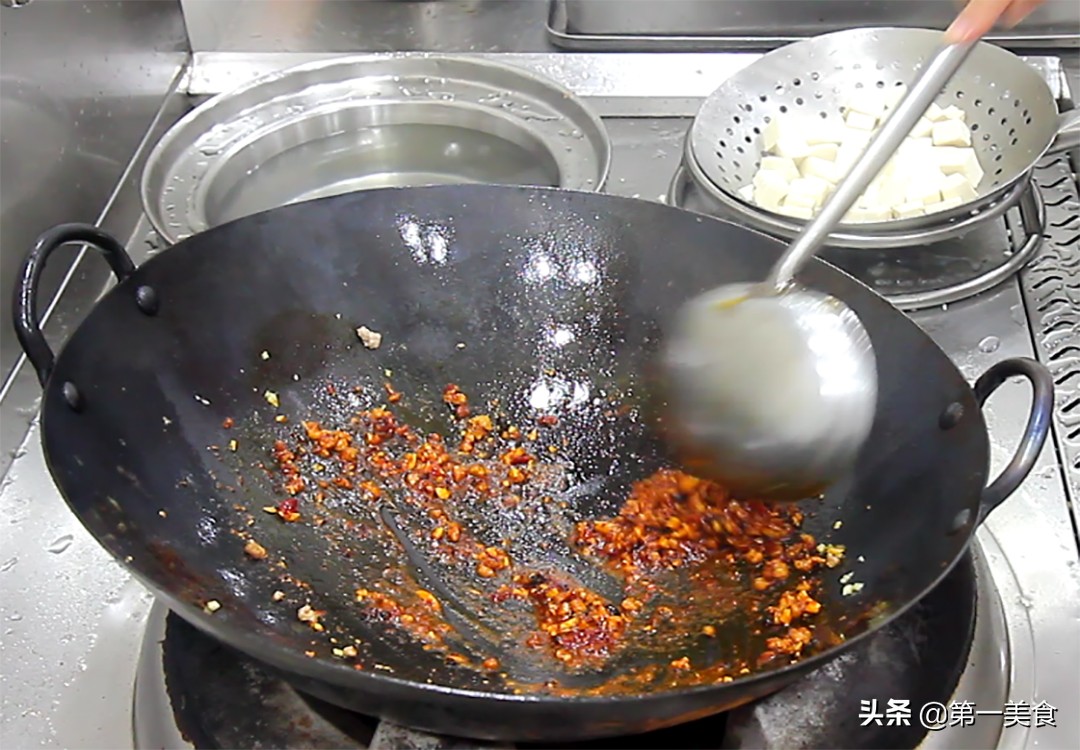 麻婆豆腐的做法（3分钟就能在家麻辣鲜嫩的麻婆豆腐）