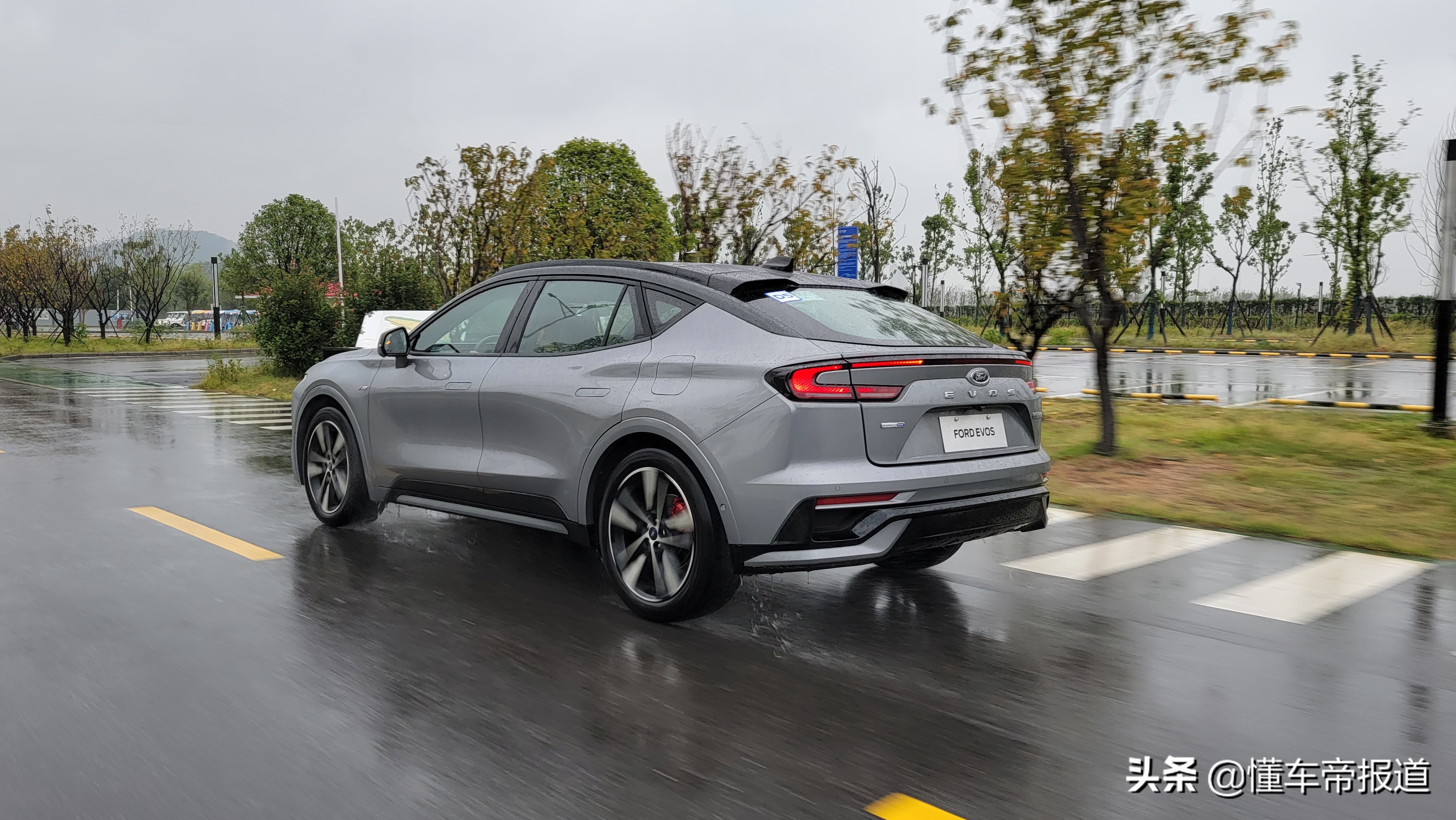 新车|运动质感表里如一,试驾福特中型轿跑suv——evos