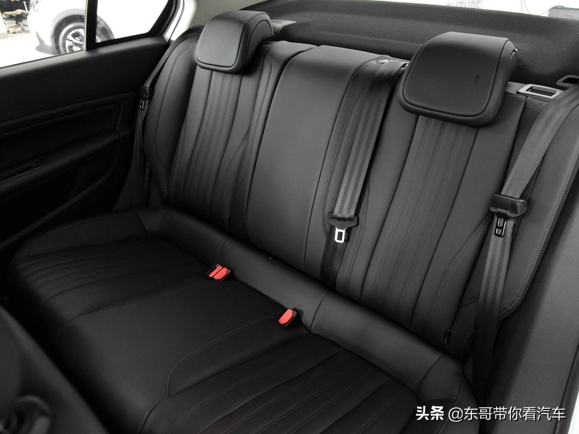 有娃后的第一台车，空间大油耗低，法系居家小车，实拍标致408