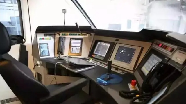 crh1a型动车组-驰骋长三角的高速动车组先行者