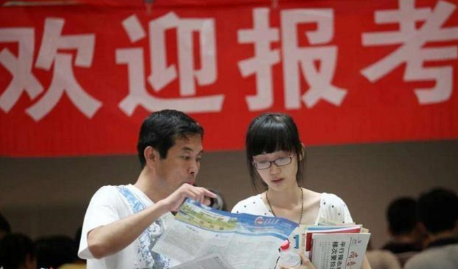 今年“最委屈”重点大学，分数线下降197分，网友：适合捡漏