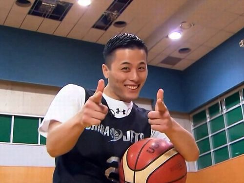 日本首位身价一亿日元的篮球运动员！身高不到1米7！成功屹立世界