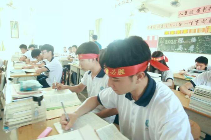 高考结束才了解，普通班和重点班有何区别，未来发展差距很明显