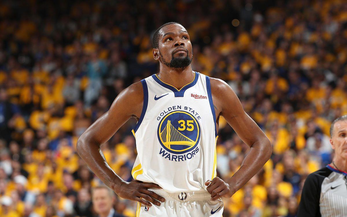 2017年nba總決決賽（NBA經(jīng)典回顧 2017年總決賽 詹姆斯 杜蘭特 庫(kù)里各自的生涯轉(zhuǎn)折）