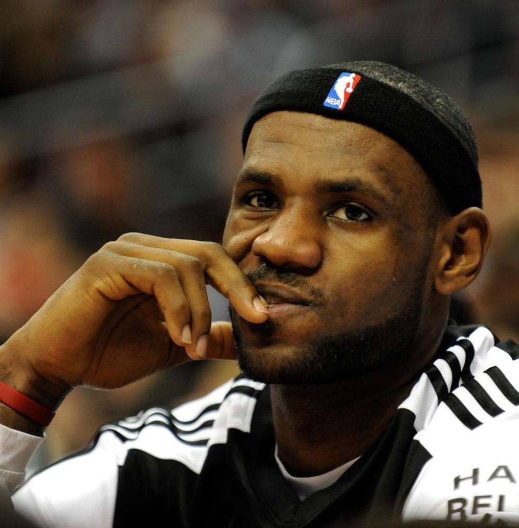 nba球員為什么要隊員扶（NBA現役球星千奇百怪的小癖好，你知道幾個？詹姆斯庫里也在列）