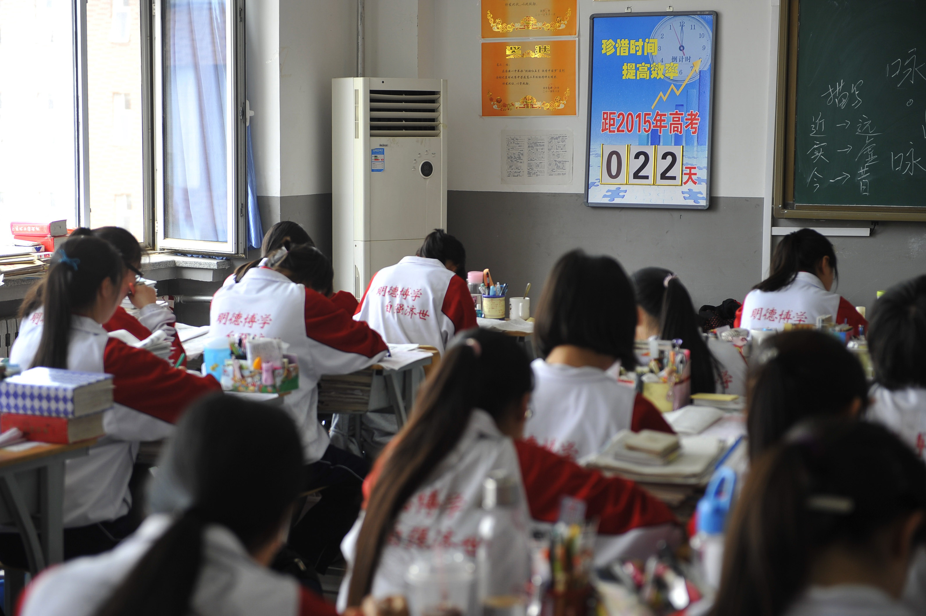 新高考实行“等级赋分制”，与裸分报考有不同，家长提前了解