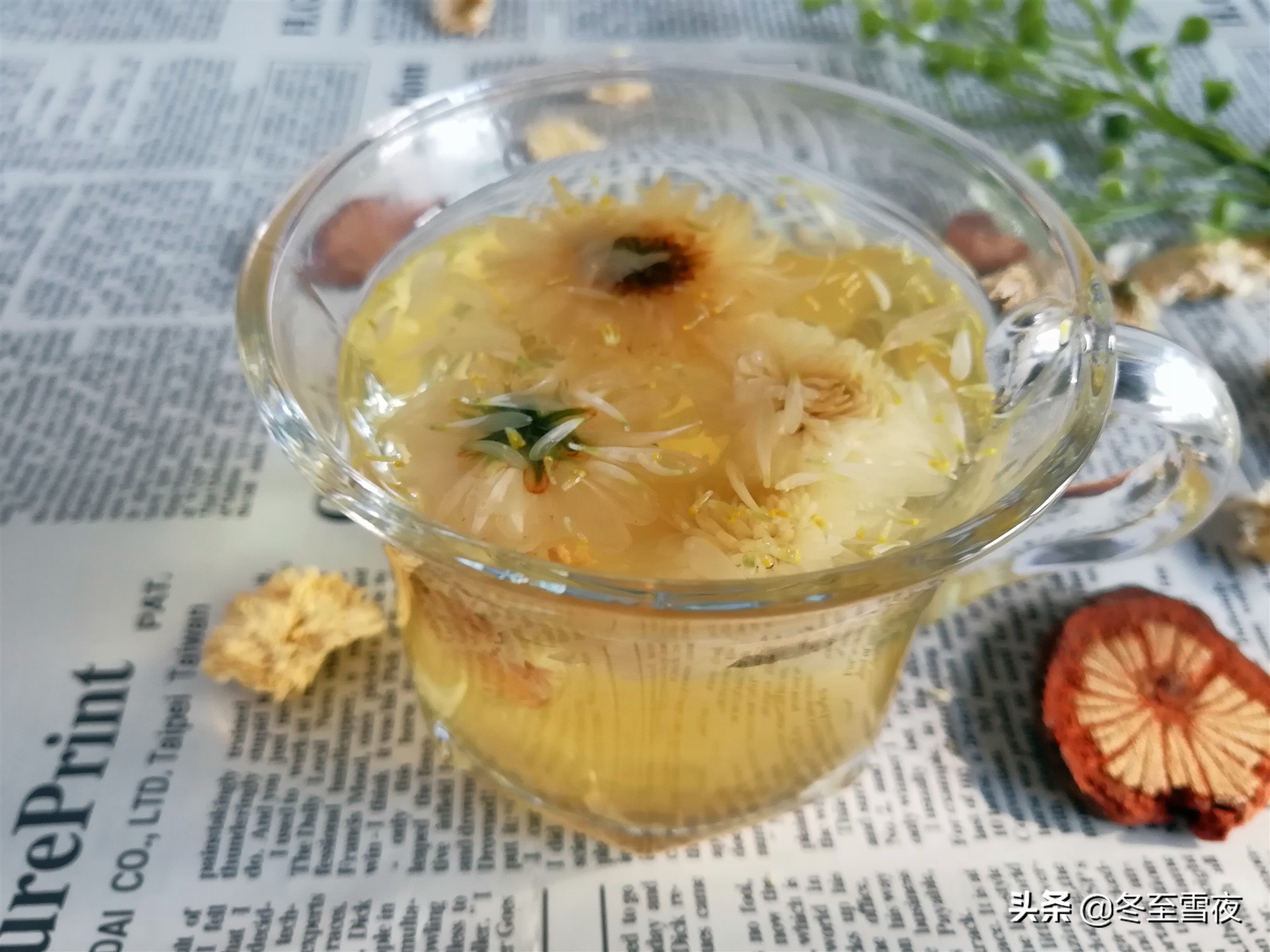 小贴士:脾胃虚寒者最好少喝菊花茶,用菊花泡茶,不宜长期连续饮用,一般