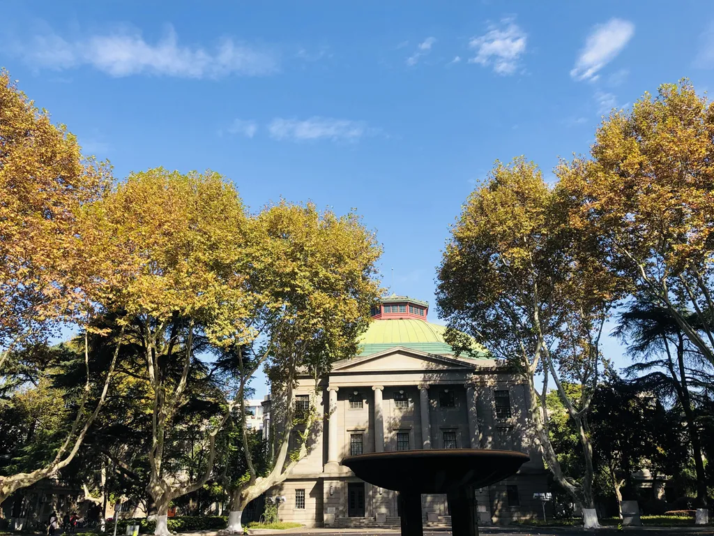 震撼!全国高校最美秋景大PK,哪所高校最最最惊艳?