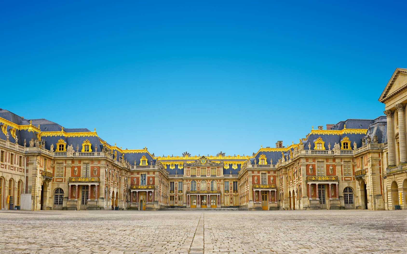 法国巴黎卫星城,著名的凡尔赛宫便位于此地