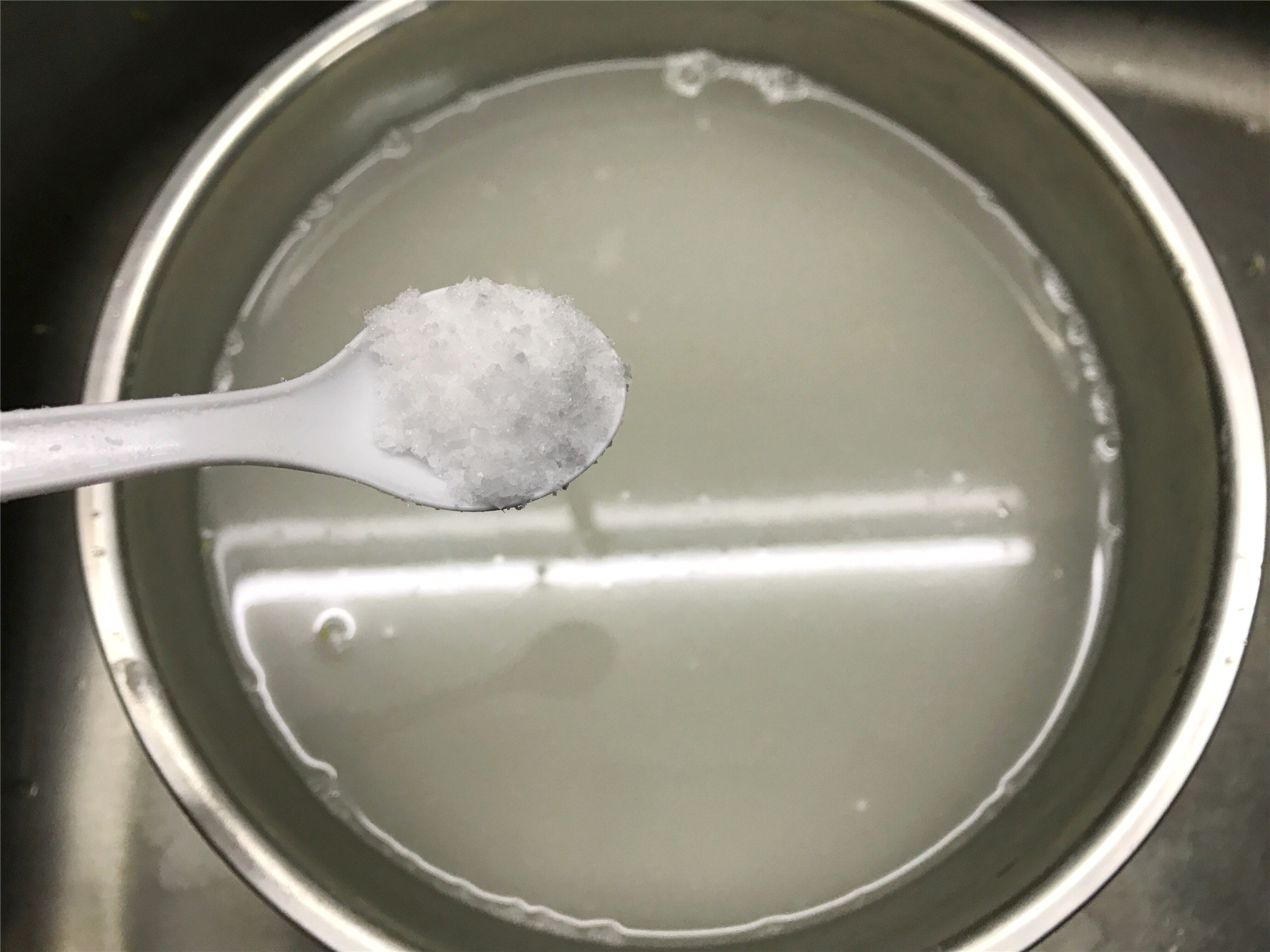 西兰花只用清水洗，越洗越脏！教你正确方法，脏东西自己跑出来