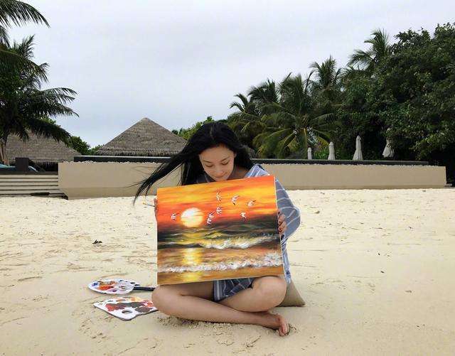 张馨予：一位被演艺耽误了的艺术家，她的国画比大师都专业