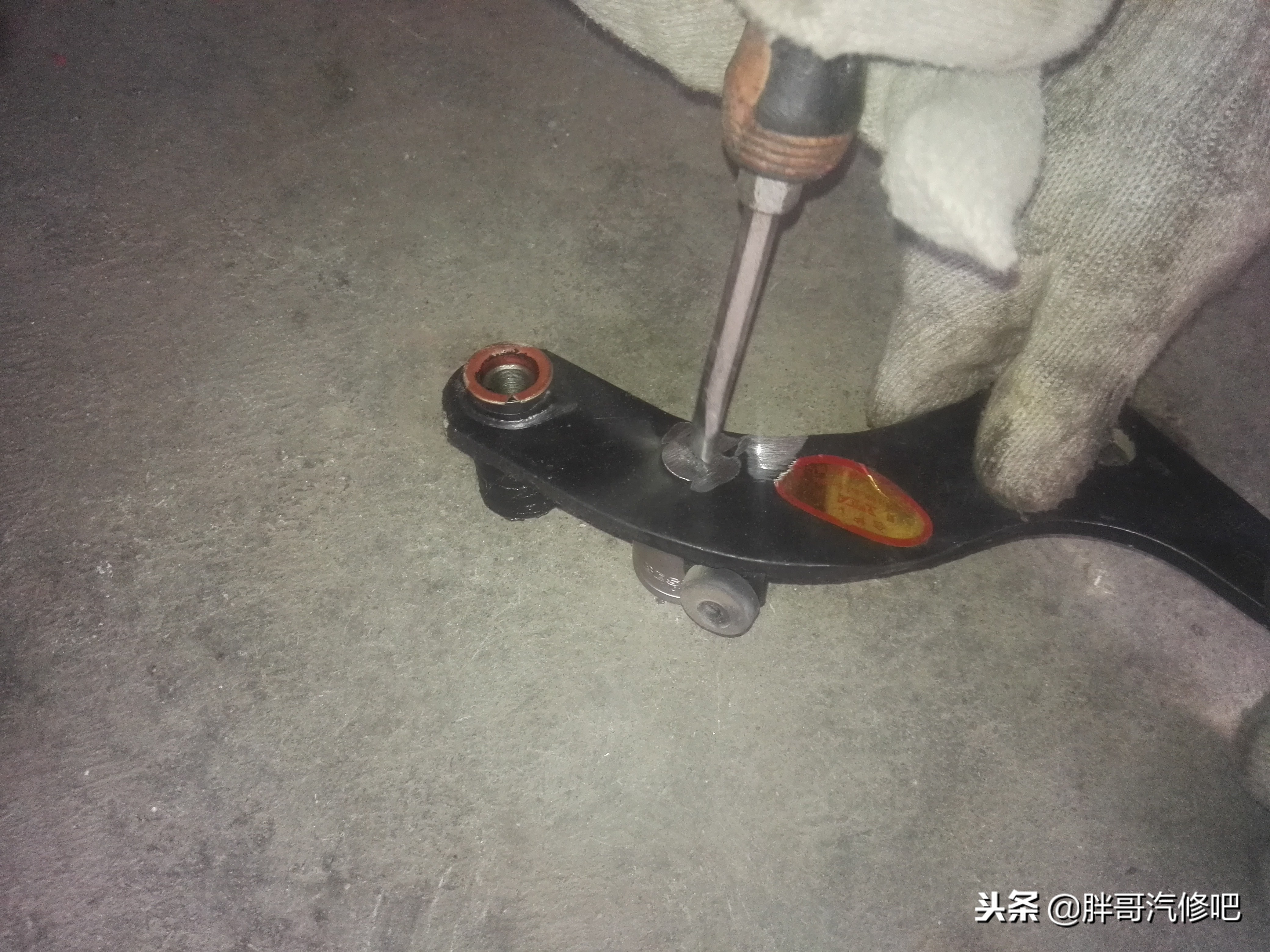 离合器太重，胖哥有妙招，无需更换配件，只需打孔就行