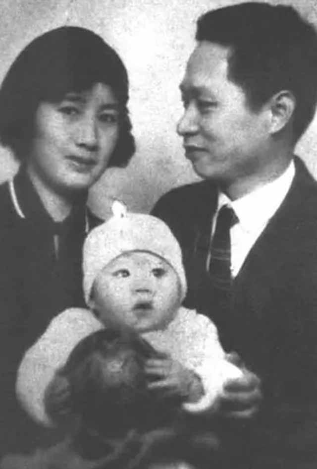 叶挺空难是意外还是谋杀？秦邦宪之子秦铁：没找到关键证人杜吉堂