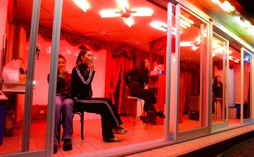 26万人围观性侵犯，韩国18年扫黄打非，为什么越扫越黄？