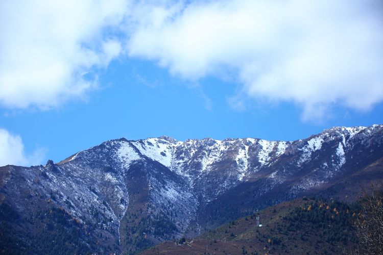 雪晴山色秀 云处有蓝天—雾漫雪山