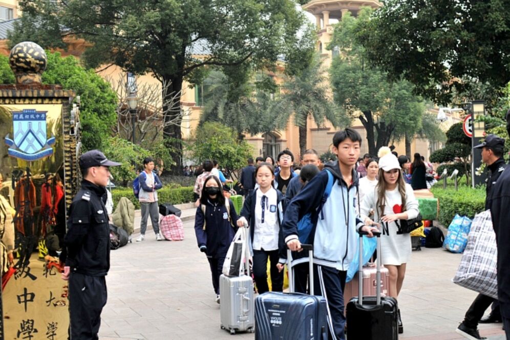 2021中小学寒假即将到来，各校陆续公布放假时间，最长的有40多天