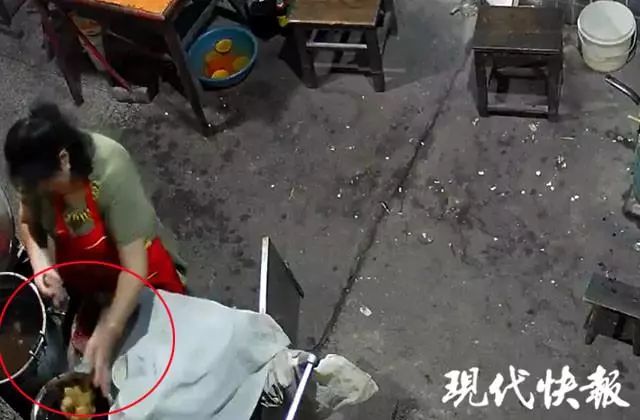 太恶心了！汤圆店将顾客吃剩汤圆回锅出售，监控全拍下