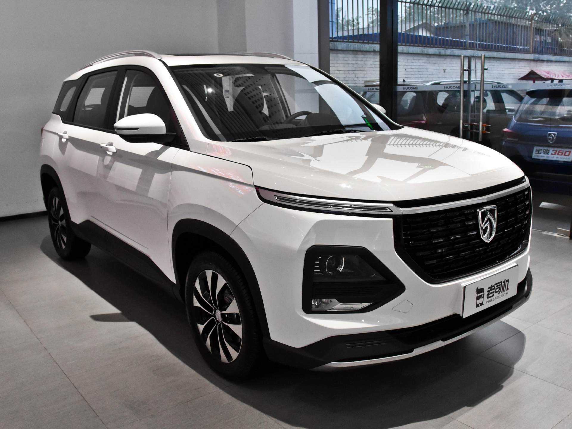 比它实惠的6座suv可没多少了,还是自动挡,带你看宝骏530