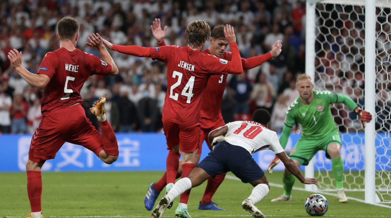 2018世界杯英格兰结果(打破魔咒！英格兰2-1丹麦，第一次进欧洲杯决赛，PK意大利争冠军)