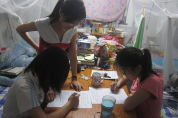 大学里含金量很高的证书，考不下来，会影响到学生就业甚至毕业