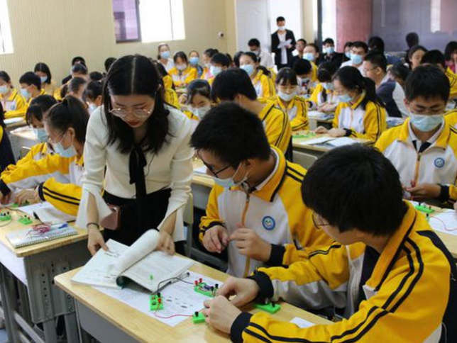 不同学历毕业生月薪差别多大？看完图就知道了，中考真的很重要