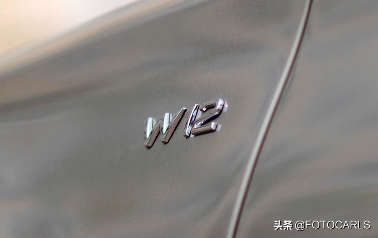 奥迪A8L W12版实拍，最独具一格的档把，这才叫气场，售价249.8万