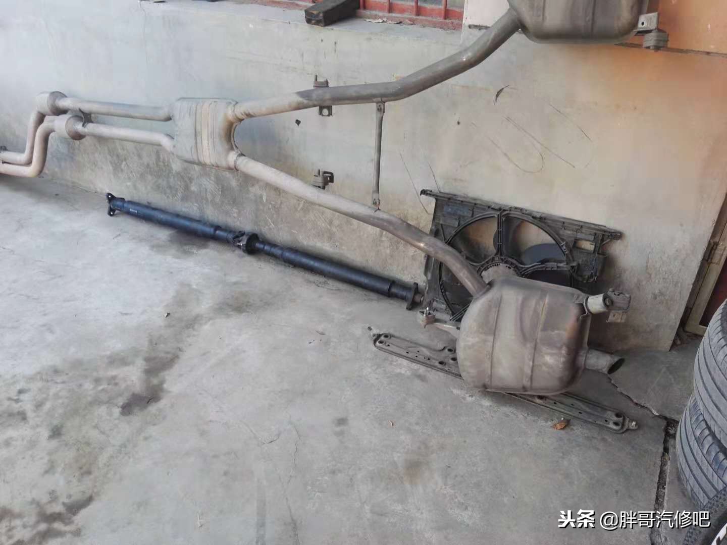 宝马740大修发动机，维修费用惊人，换成油钱胖哥能把车开报废
