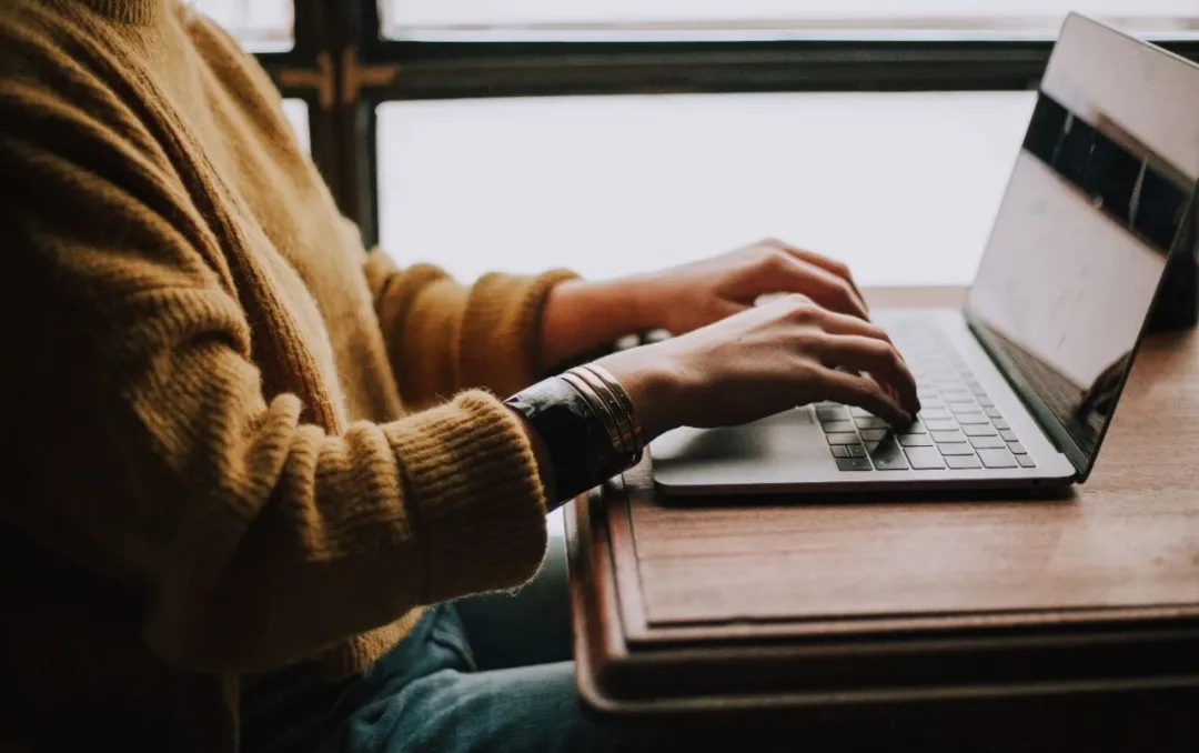 90年，非名牌大学本科毕业，如何成为一名年入100万+的律师？