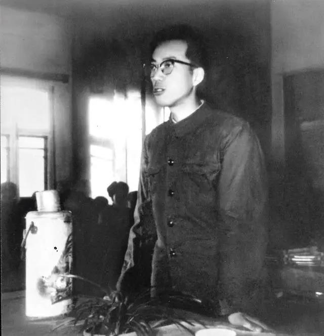 同时被七所大学录取，高考全省第一的姚桐斌，曾被父亲强迫摆地摊