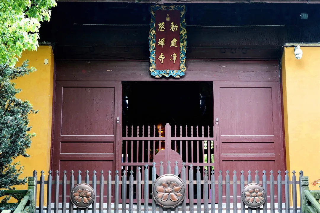 杭州终极拜佛攻略｜走这条路，一天解锁灵隐法喜7大宝藏寺庙