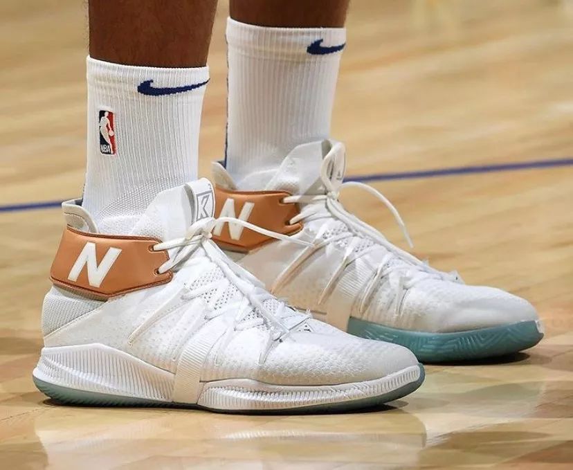 NBA2k17球鞋(NBA球员上脚：詹姆斯17代2K配色，猛龙的总冠军戒指很帅)