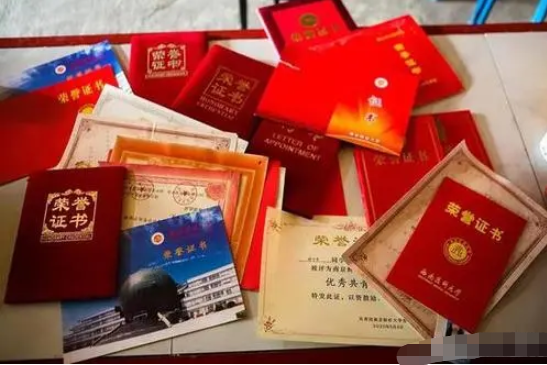 大一新生开学后别忙着考证，这4个证书华而不实，考也是白费力气