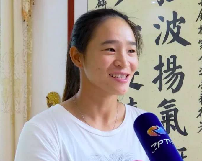 卢云秀个人简介(乘风破浪！福建农村女孩卢云秀帆板夺金 家中排老八 上小学才有名字)