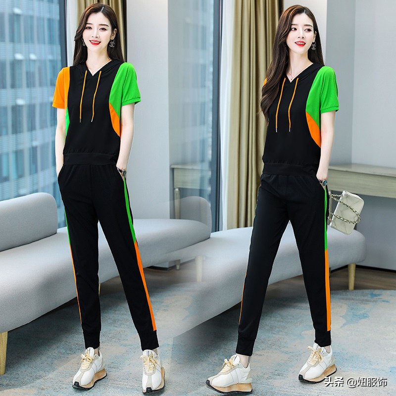 连帽休闲减龄拼色套装，休闲运动风，名媛气质，穿出别样的美