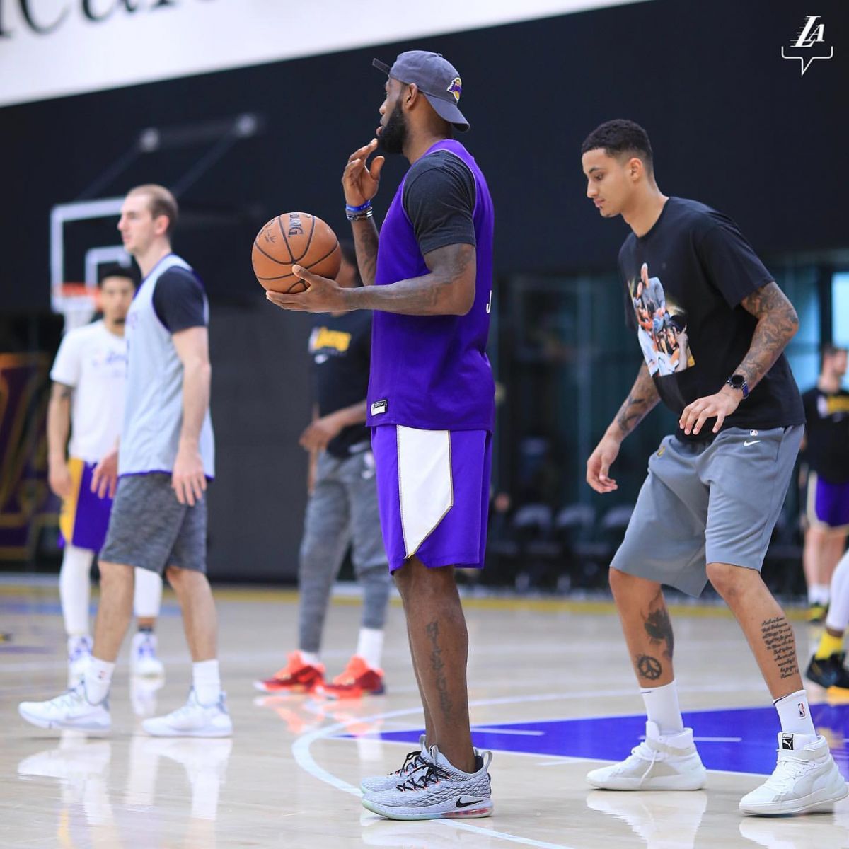 nba的人为什么弹跳好(詹姆斯为什么弹跳天赋那么好,看看他的条两腿