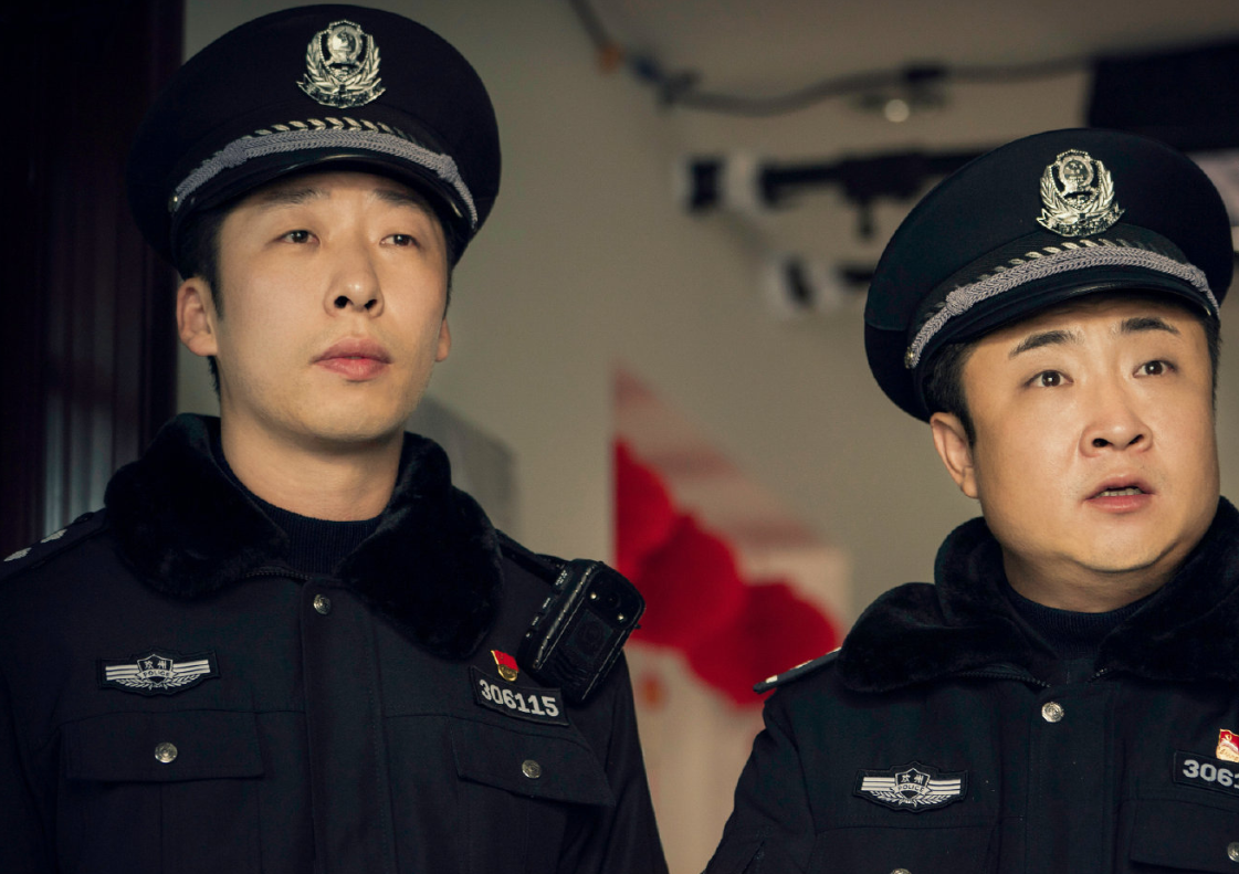 是关于马达(张子贤饰)和大周(乔杉饰)这两位社区民警工作和生活的故事